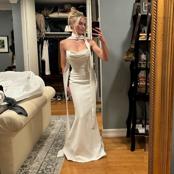 Elegant White Wedding Dress with Scarf Detail - Picture 1 of 5